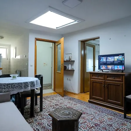 Charming Retreat With Free Parking Apartment